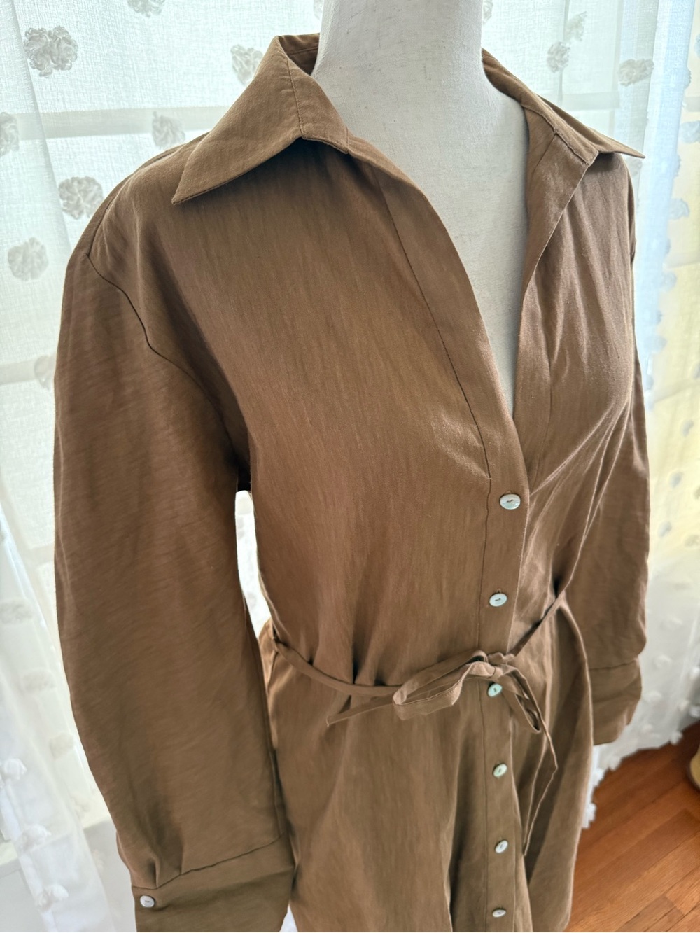 Vince Tie-Back Linen-Blend Shirtdress - Picture 3 of 9